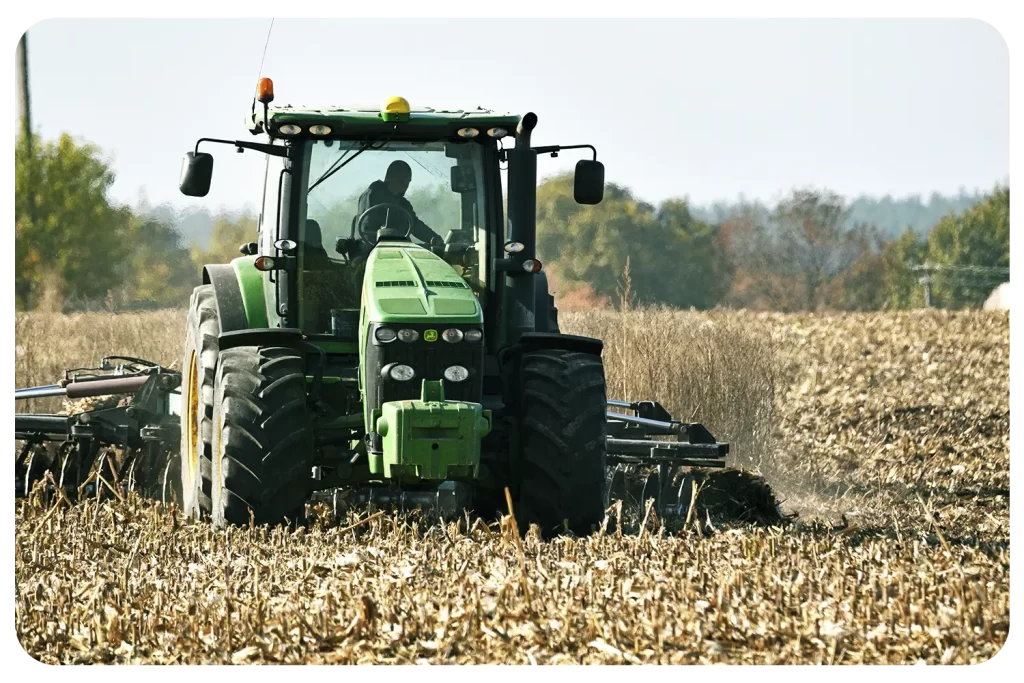 Agricultor entendendo como usar encoder